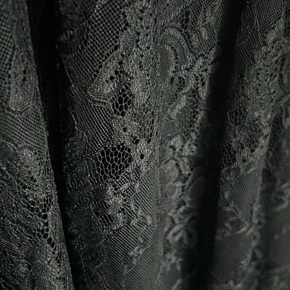 Torrid black lace sleeveless top - Picture 3 of 8